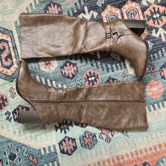 JustFab Ariel Boots - Picture 1 of 4